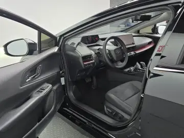 2026 Toyota Prius с пробегом 4 297 км
