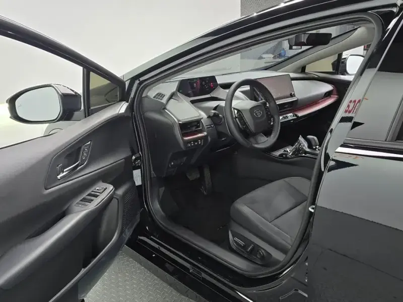 2026 Toyota Prius с пробегом 4 297 км
