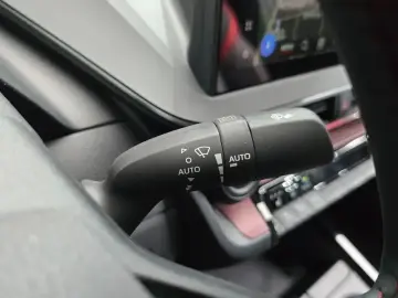 2026 Toyota Prius с пробегом 4 297 км