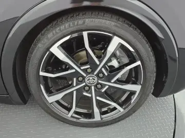2026 Toyota Prius с пробегом 4 297 км