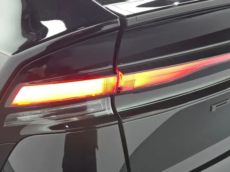 2026 Toyota Prius с пробегом 4 297 км