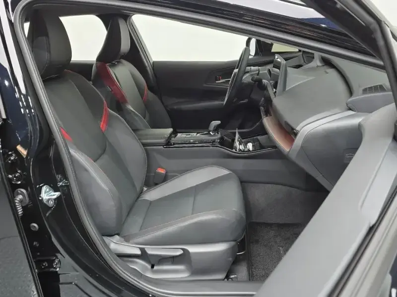 2026 Toyota Prius с пробегом 4 297 км