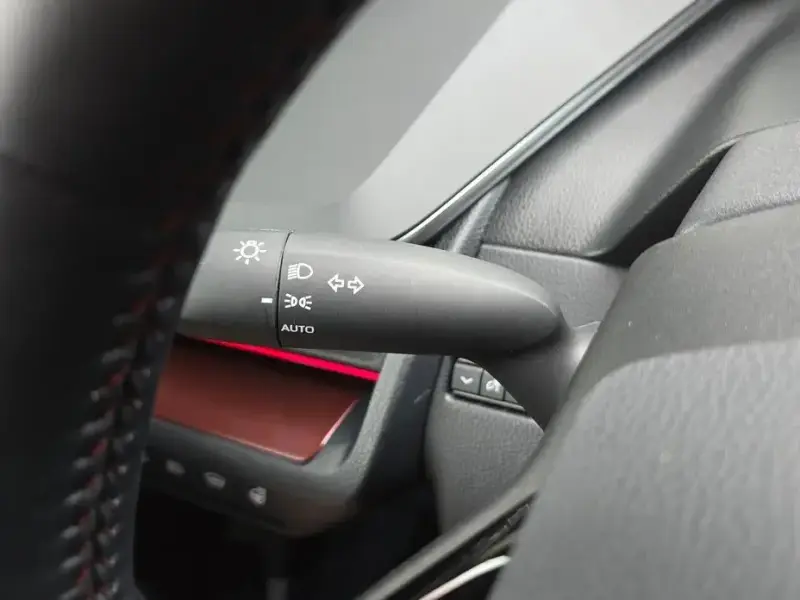 2026 Toyota Prius с пробегом 4 297 км