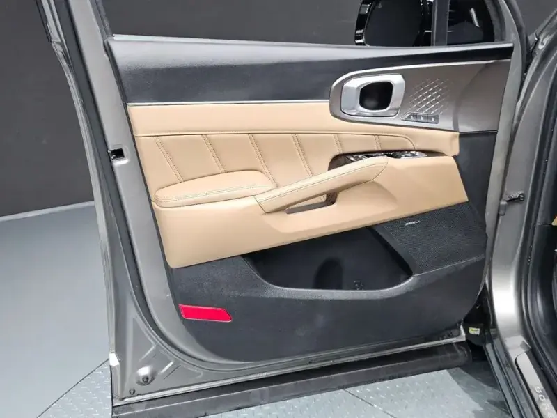 2025 Kia Sorento с пробегом 15 995 км