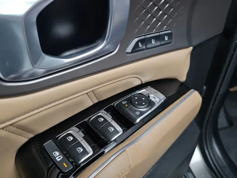 2025 Kia Sorento с пробегом 15 995 км