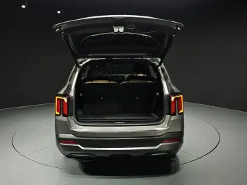 2025 Kia Sorento с пробегом 15 995 км