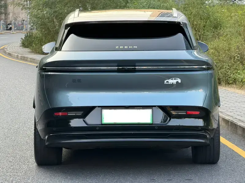 2025 Zeekr 7X с пробегом 35 000 км
