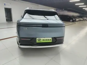 2025 Zeekr 7X с пробегом 27 000 км