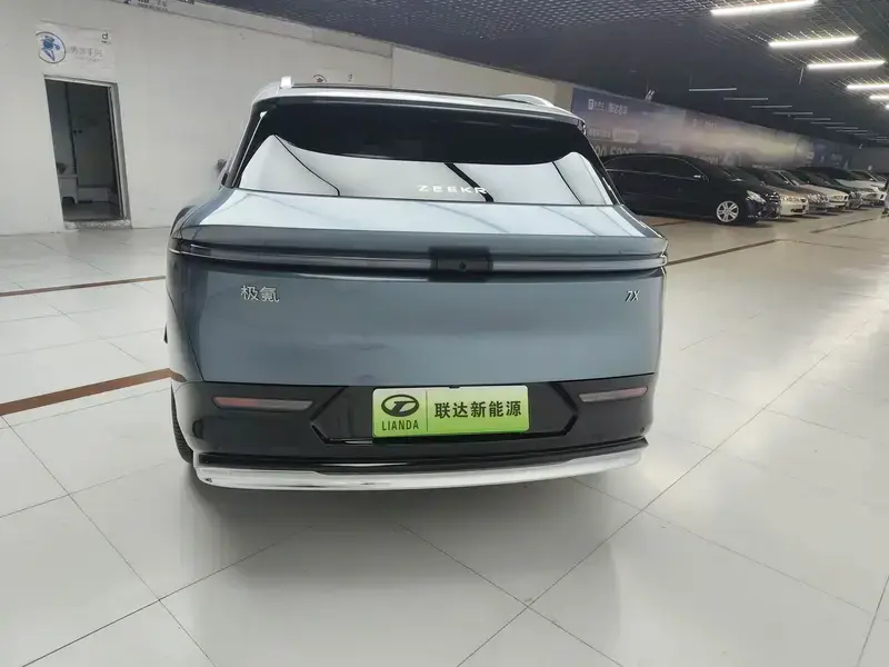 2025 Zeekr 7X с пробегом 27 000 км
