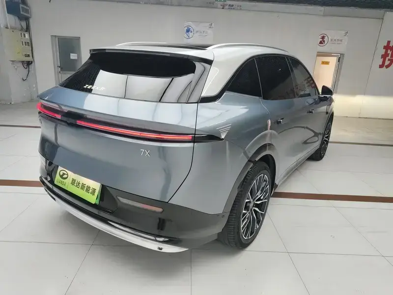 2025 Zeekr 7X с пробегом 27 000 км