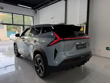 2024 Geely Atlas Pro с пробегом 13 000 км
