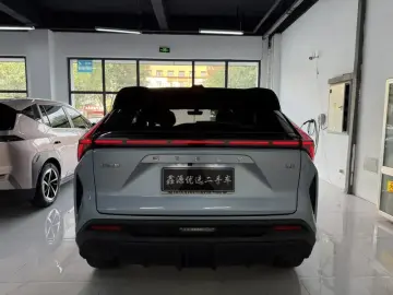 2024 Geely Atlas Pro с пробегом 13 000 км