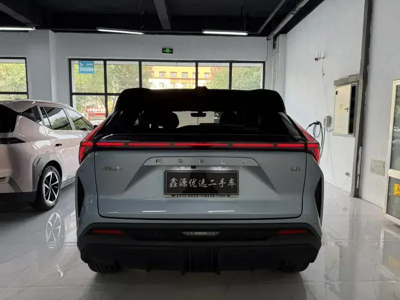 2024 Geely Atlas Pro с пробегом 13 000 км
