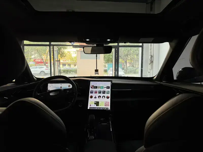 2024 Geely Atlas Pro с пробегом 13 000 км
