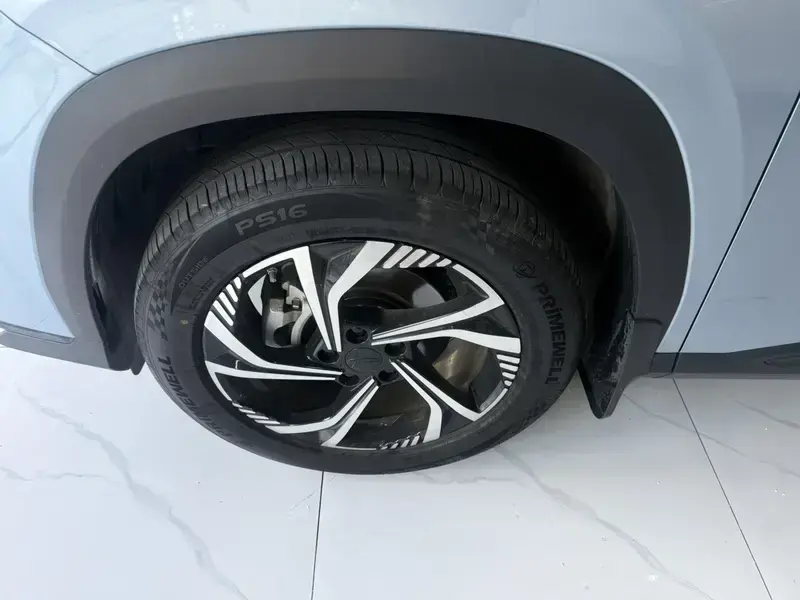 2024 Geely Atlas Pro с пробегом 13 000 км