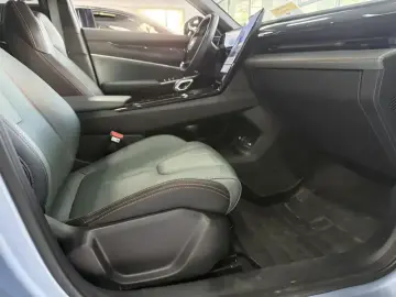 2024 Geely Atlas Pro с пробегом 13 000 км