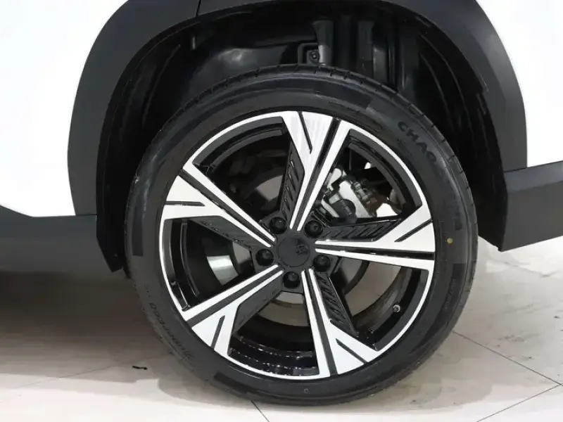 2023 Geely Atlas Pro с пробегом 48 000 км