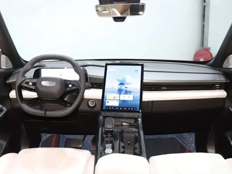 2023 Geely Atlas Pro с пробегом 48 000 км