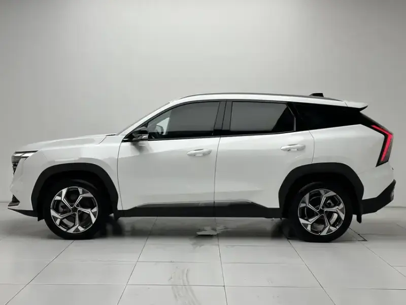 2024 Geely Boyue L с пробегом 15 900 км