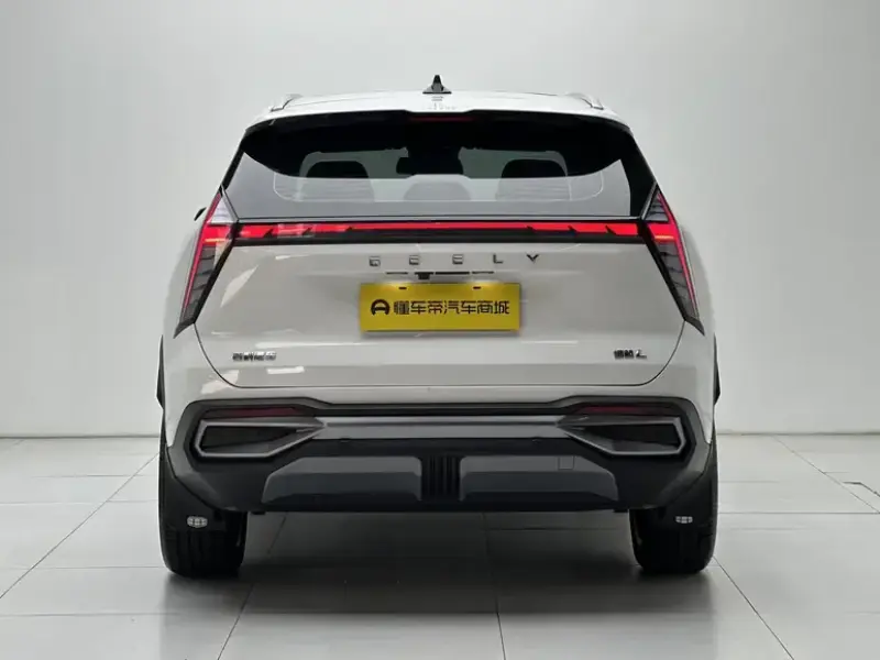 2024 Geely Boyue L с пробегом 15 900 км