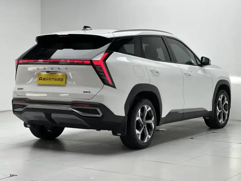 2024 Geely Boyue L с пробегом 15 900 км