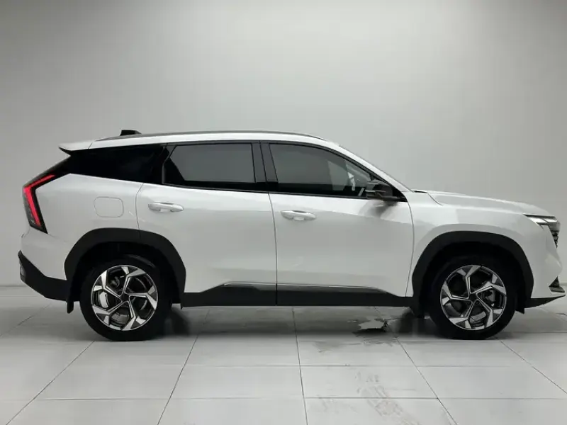 2024 Geely Boyue L с пробегом 15 900 км