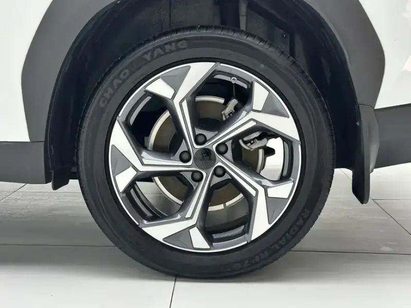 2024 Geely Boyue L с пробегом 15 900 км