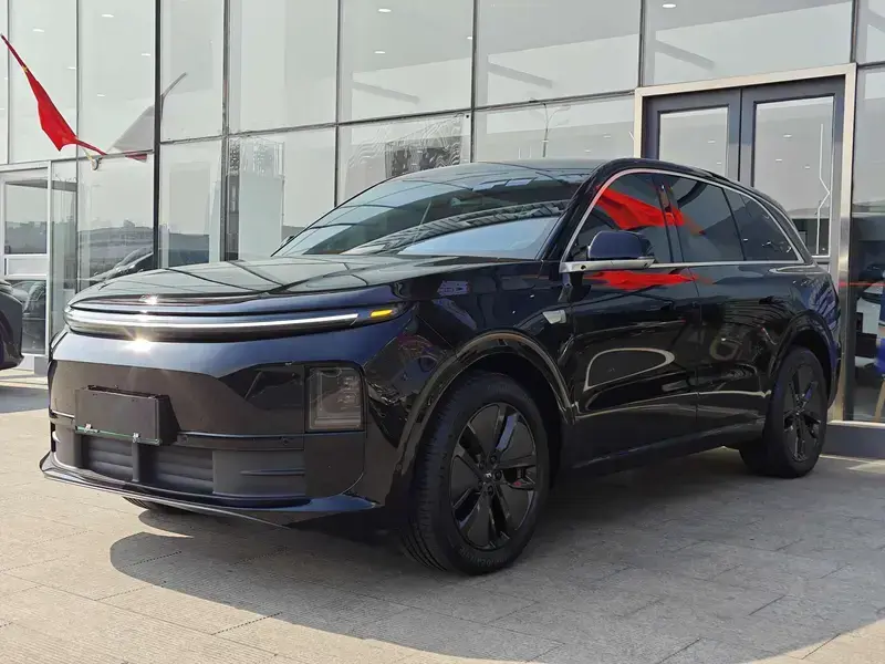2024 Li Auto (Lixiang) L6 с пробегом 18 000 км