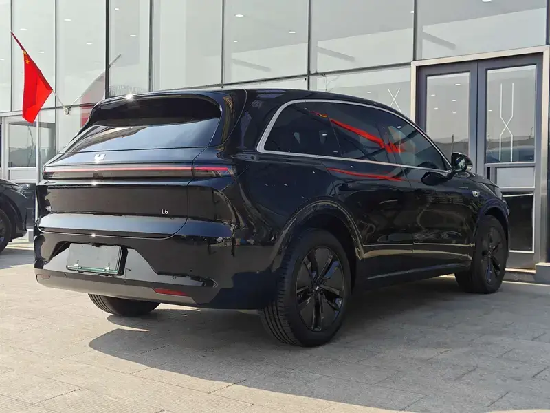 2024 Li Auto (Lixiang) L6 с пробегом 18 000 км