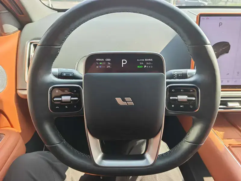 2024 Li Auto (Lixiang) L6 с пробегом 18 000 км