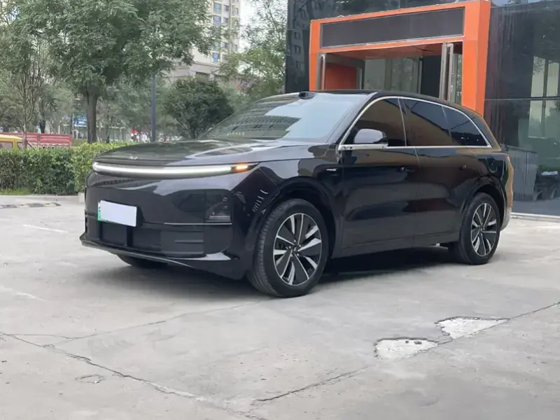 2025 Li Auto (Lixiang) L6 с пробегом 8 000 км