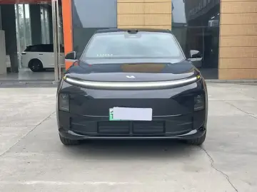 2025 Li Auto (Lixiang) L6 с пробегом 8 000 км