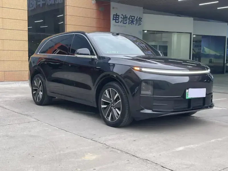 2025 Li Auto (Lixiang) L6 с пробегом 8 000 км
