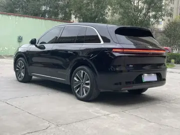 2025 Li Auto (Lixiang) L6 с пробегом 8 000 км