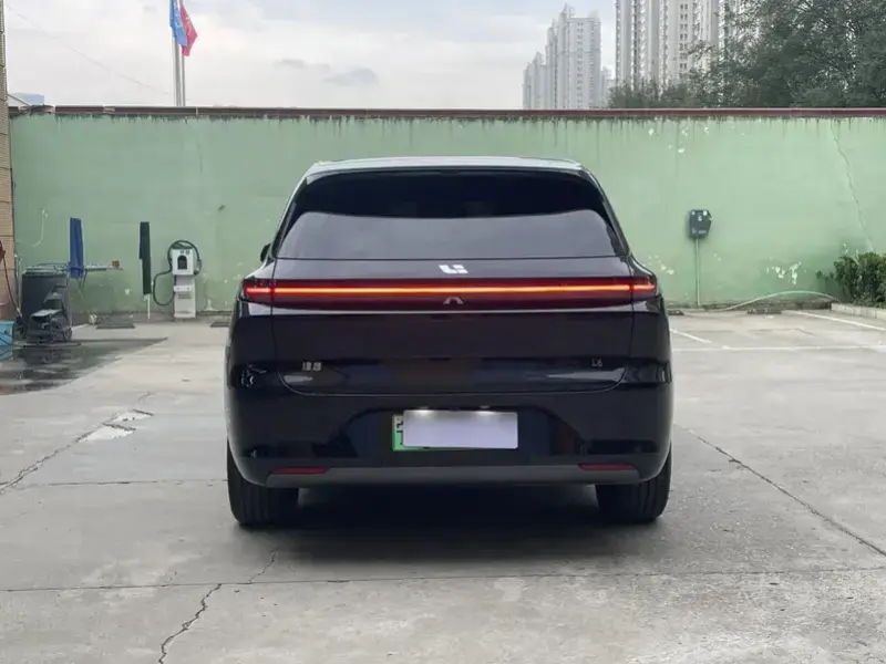 2025 Li Auto (Lixiang) L6 с пробегом 8 000 км