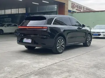 2025 Li Auto (Lixiang) L6 с пробегом 8 000 км
