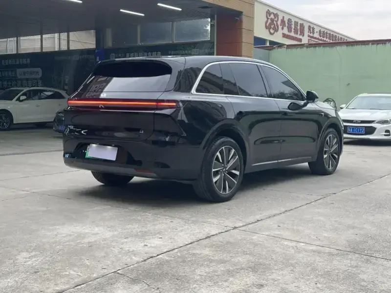 2025 Li Auto (Lixiang) L6 с пробегом 8 000 км