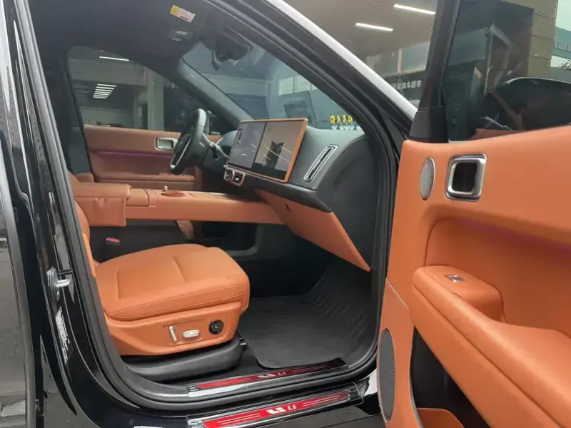 2025 Li Auto (Lixiang) L6 с пробегом 8 000 км