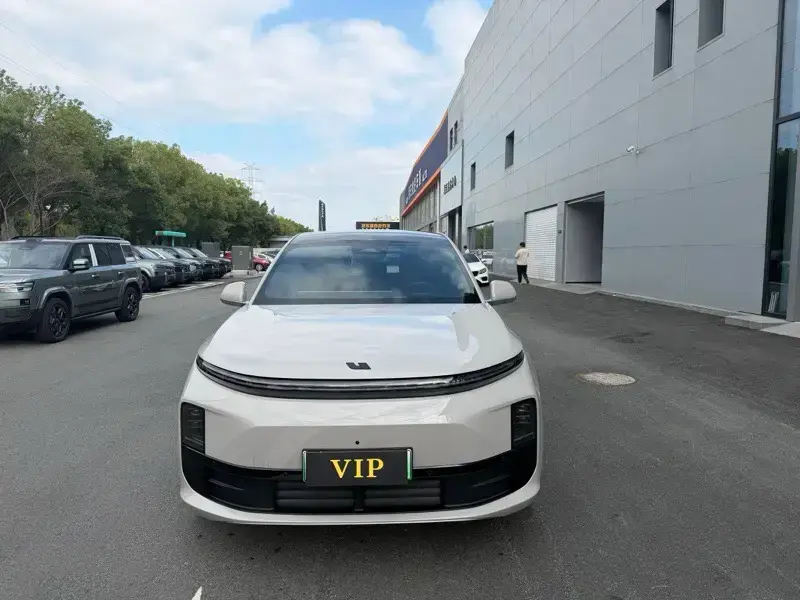 2024 Li Auto (Lixiang) L6 с пробегом 27 900 км