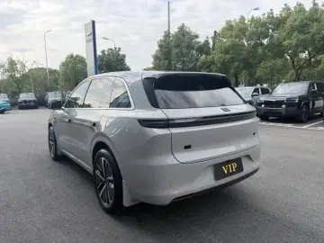 2024 Li Auto (Lixiang) L6 с пробегом 27 900 км