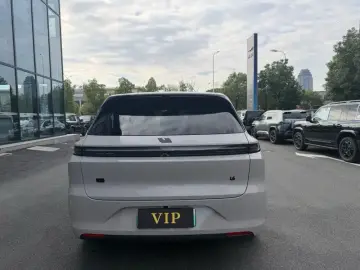 2024 Li Auto (Lixiang) L6 с пробегом 27 900 км