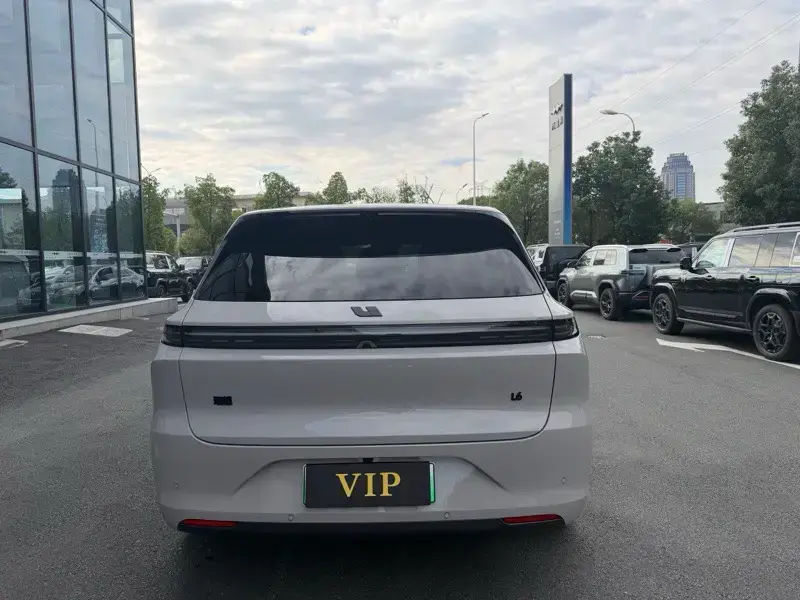 2024 Li Auto (Lixiang) L6 с пробегом 27 900 км