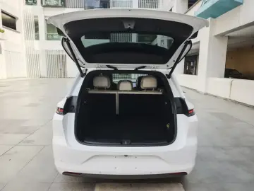 2024 Li Auto (Lixiang) L6 с пробегом 79 100 км