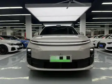 2024 Li Auto (Lixiang) L6 с пробегом 43 800 км