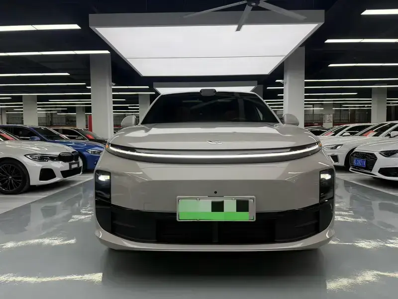 2024 Li Auto (Lixiang) L6 с пробегом 43 800 км