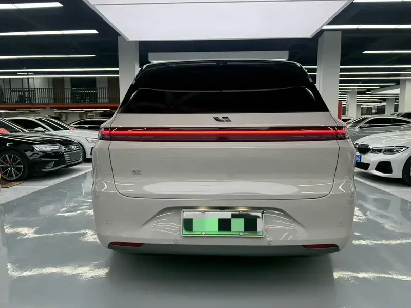 2024 Li Auto (Lixiang) L6 с пробегом 43 800 км