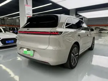 2024 Li Auto (Lixiang) L6 с пробегом 43 800 км