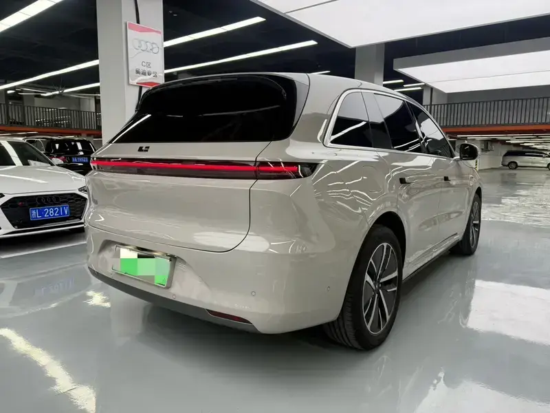 2024 Li Auto (Lixiang) L6 с пробегом 43 800 км