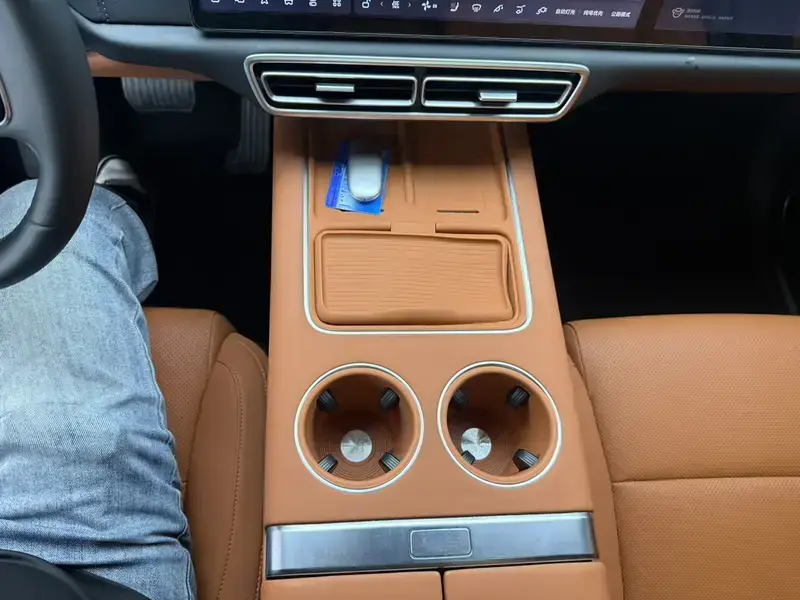 2024 Li Auto (Lixiang) L6 с пробегом 43 800 км