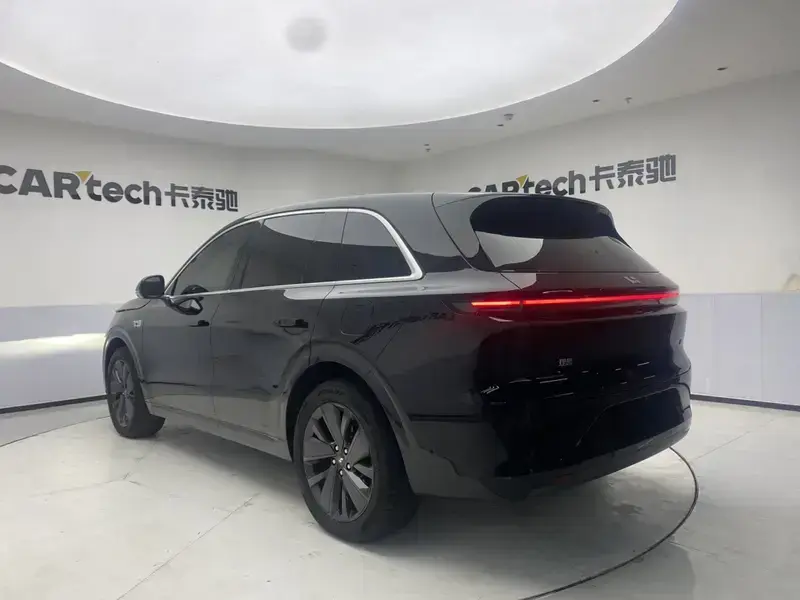2025 Li Auto (Lixiang) L6 с пробегом 13 000 км